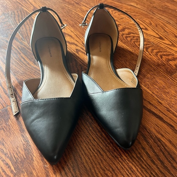 14th & Union Shoes - 14th and Union Black Women's flat shoes with straps size 7.5